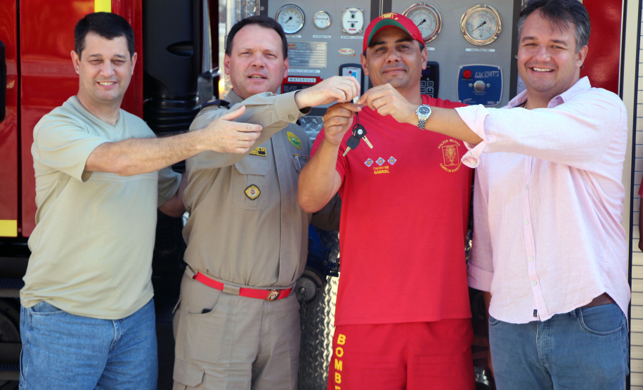 Corpo de Bombeiros recebe novo caminhão para suporte em combate a incêndios e acidentes de trânsito em Guaratuba (PR)