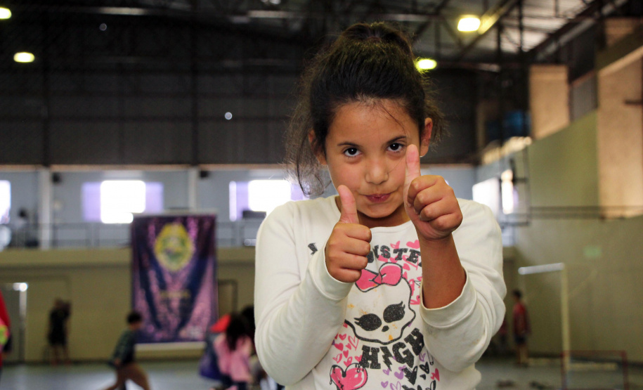 Natal Solidário da PM presenteia mais de 180 crianças com brinquedos, brincadeiras e Papai Noel em Curitiba (PR)