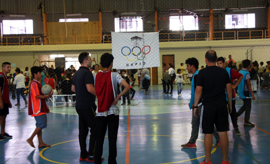 Natal Solidário da PM presenteia mais de 180 crianças com brinquedos, brincadeiras e Papai Noel em Curitiba (PR)