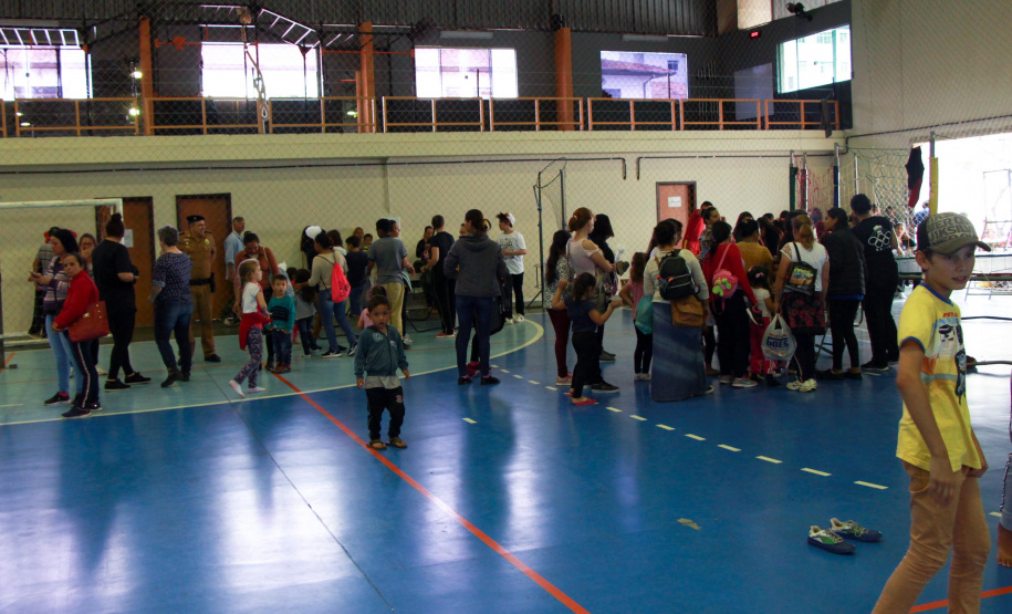 Natal Solidário da PM presenteia mais de 180 crianças com brinquedos, brincadeiras e Papai Noel em Curitiba (PR)