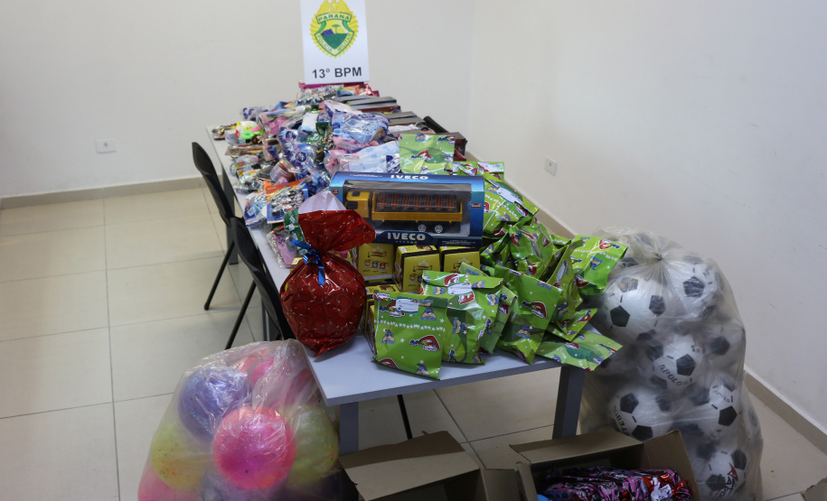 PM arrecada mais de 300 brinquedos e entrega para crianças de diversos bairros de Curitiba