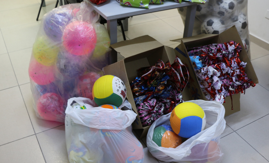 PM arrecada mais de 300 brinquedos e entrega para crianças de diversos bairros de Curitiba