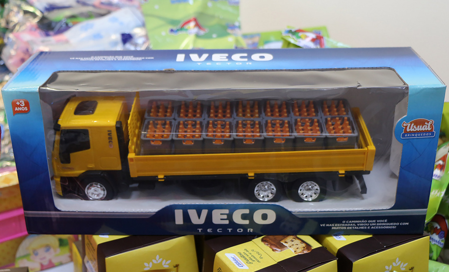 PM arrecada mais de 300 brinquedos e entrega para crianças de diversos bairros de Curitiba