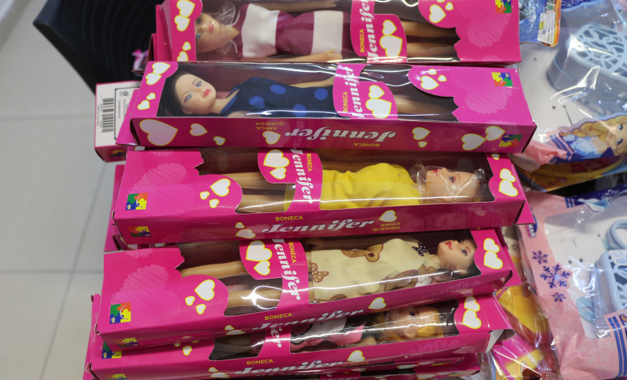 PM arrecada mais de 300 brinquedos e entrega para crianças de diversos bairros de Curitiba