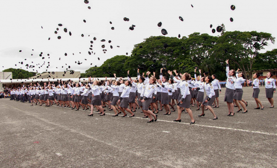 Secretário prestigia solenidade em comemoração a formatura do Ensino Médio do Colégio da Polícia Militar