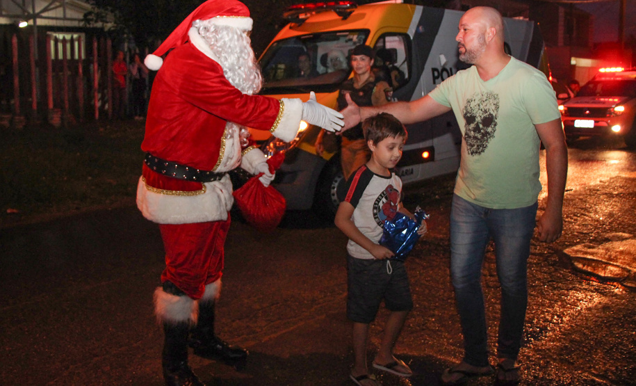 RPMon e BPTran arrecadam mais de seis mil brinquedos e fazem a alegria das crianças no Natal Itinerante em Curitiba