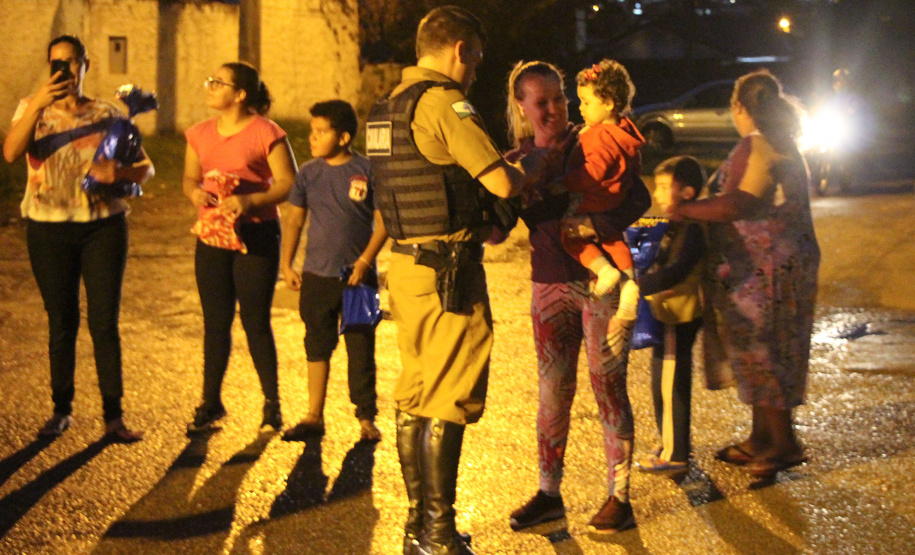 RPMon e BPTran arrecadam mais de seis mil brinquedos e fazem a alegria das crianças no Natal Itinerante em Curitiba