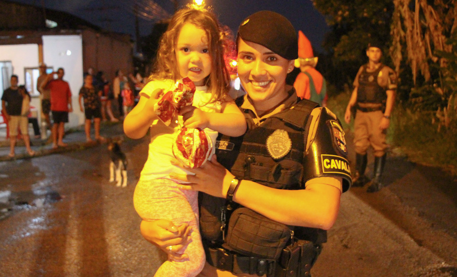 RPMon e BPTran arrecadam mais de seis mil brinquedos e fazem a alegria das crianças no Natal Itinerante em Curitiba