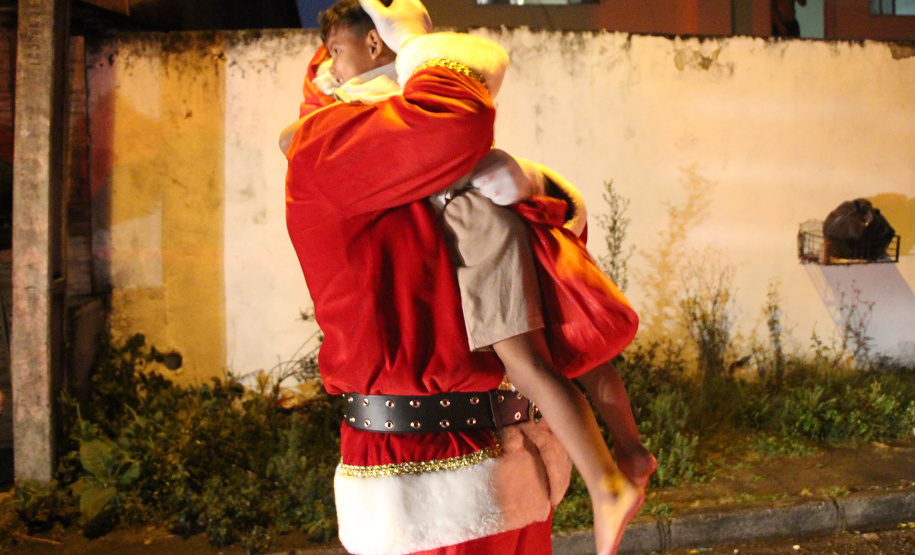 RPMon e BPTran arrecadam mais de seis mil brinquedos e fazem a alegria das crianças no Natal Itinerante em Curitiba