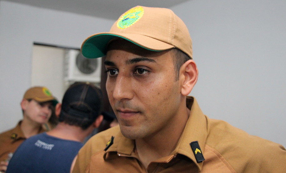 Policiais militares promovidos recebem novas divisas em Matinhos (PR)