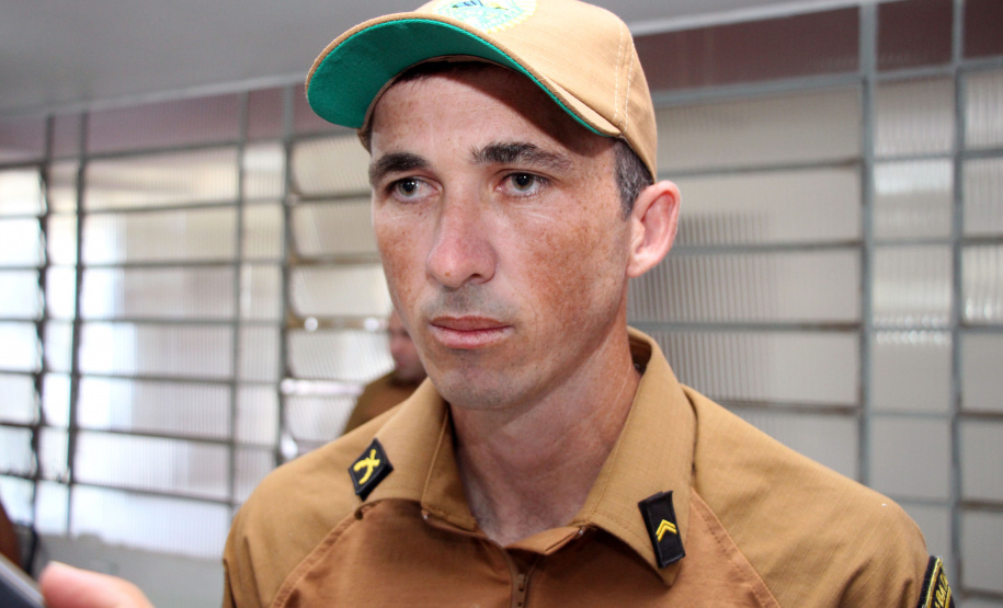 Policiais militares promovidos recebem novas divisas em Matinhos (PR)