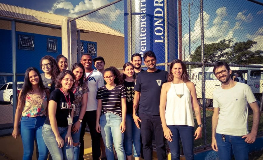 Estudantes visitam unidades de Londrina e doam livros ao Depen