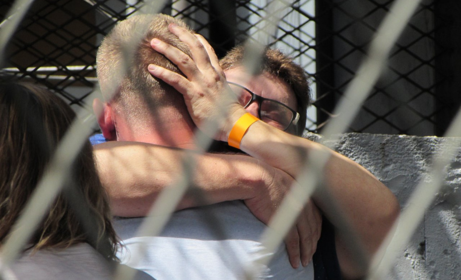 Familiares e presos se reúnem em festa de Natal, em Marechal Cândido Rondon