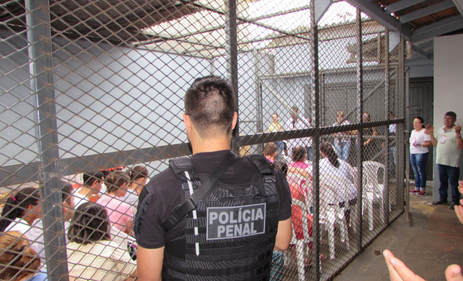 Familiares e presos se reúnem em festa de Natal, em Marechal Cândido Rondon
