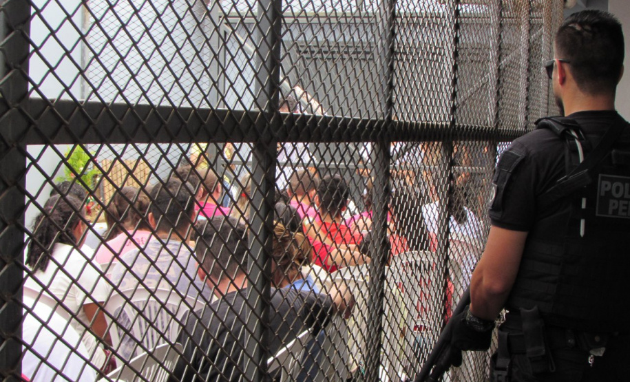 Familiares e presos se reúnem em festa de Natal, em Marechal Cândido Rondon