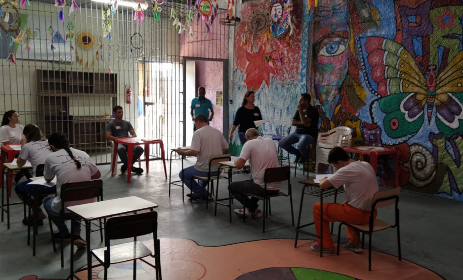 Provas do Enem são aplicadas aos privados de liberdade de todo o Paraná