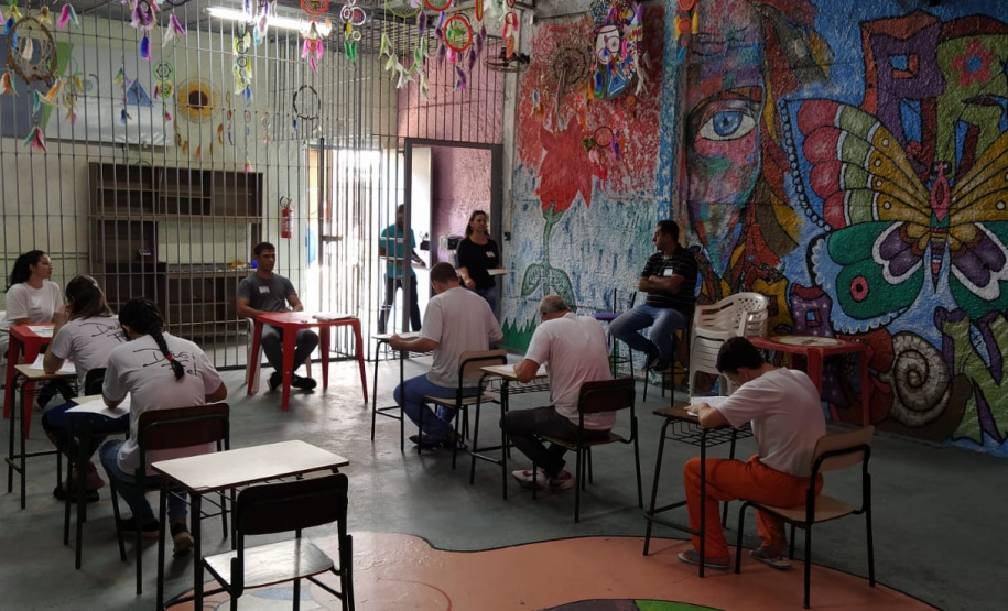 Provas do Enem são aplicadas aos privados de liberdade de todo o Paraná