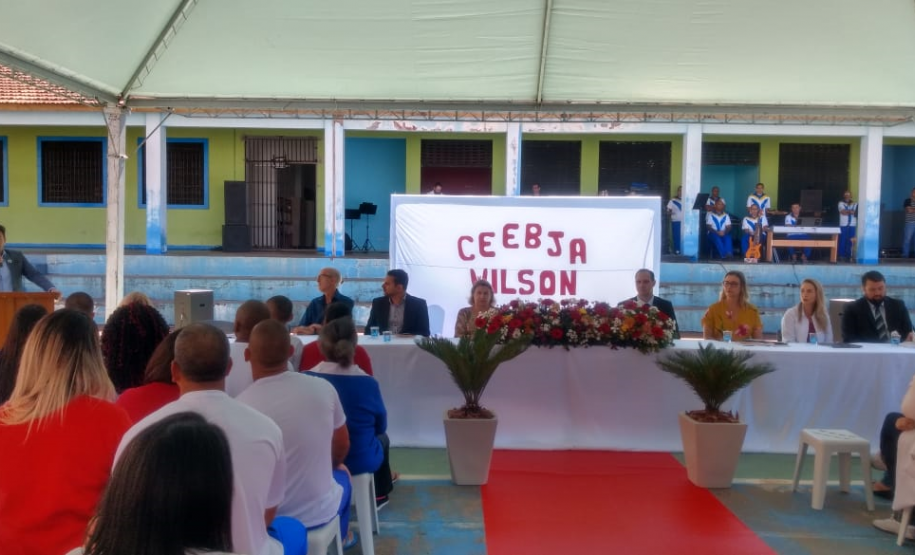 Penitenciária Industrial de Cascavel inaugura telecentro, forma estudantes e lança livro de poesias
