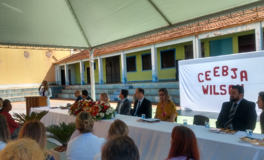 Penitenciária Industrial de Cascavel inaugura telecentro, forma estudantes e lança livro de poesias
