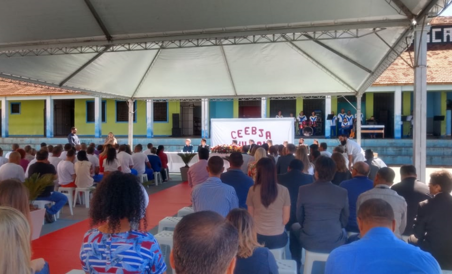 Penitenciária Industrial de Cascavel inaugura telecentro, forma estudantes e lança livro de poesias