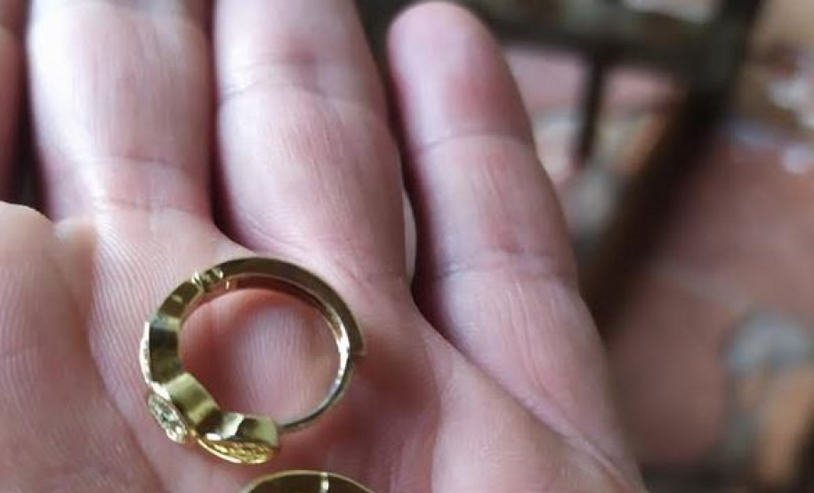 PM recuperam objetos roubados e prende dois homens envolvidos no crime em Londrina, no Norte do estado