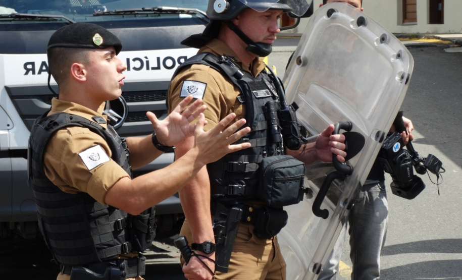 PM se reúne com 70 crianças da Colônia de Férias SESC para explicar práticas de segurança, em Curitiba (PR)