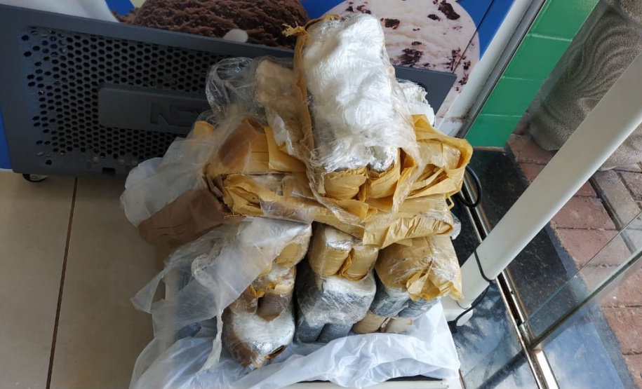 Policiais rodoviários desconfiam de história contada por motorista e encontram quase 15 quilos de cocaína no Oeste do estado