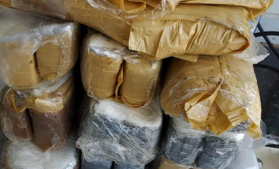 Policiais rodoviários desconfiam de história contada por motorista e encontram quase 15 quilos de cocaína no Oeste do estado