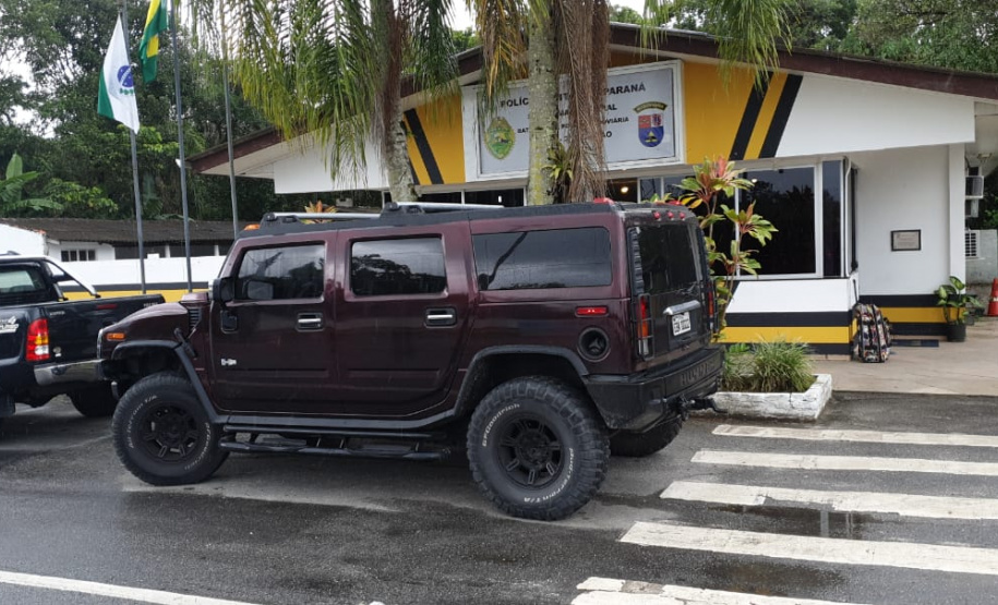 Policiais rodoviários apreendem carro com R$ 23 mil em débitos durante fiscalização em Pontal do Paraná (PR)