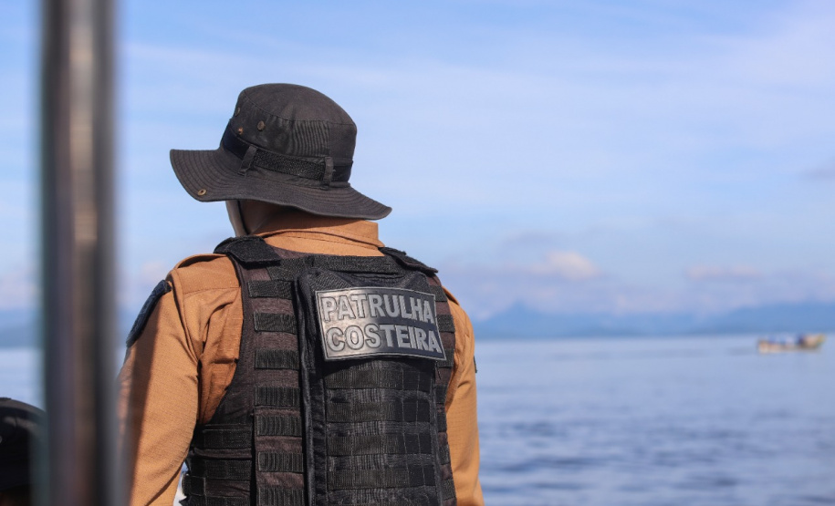 Comunidades que vivem em ilhas e áreas isoladas da Costa Leste do Paraná recebem atenção especial da PM