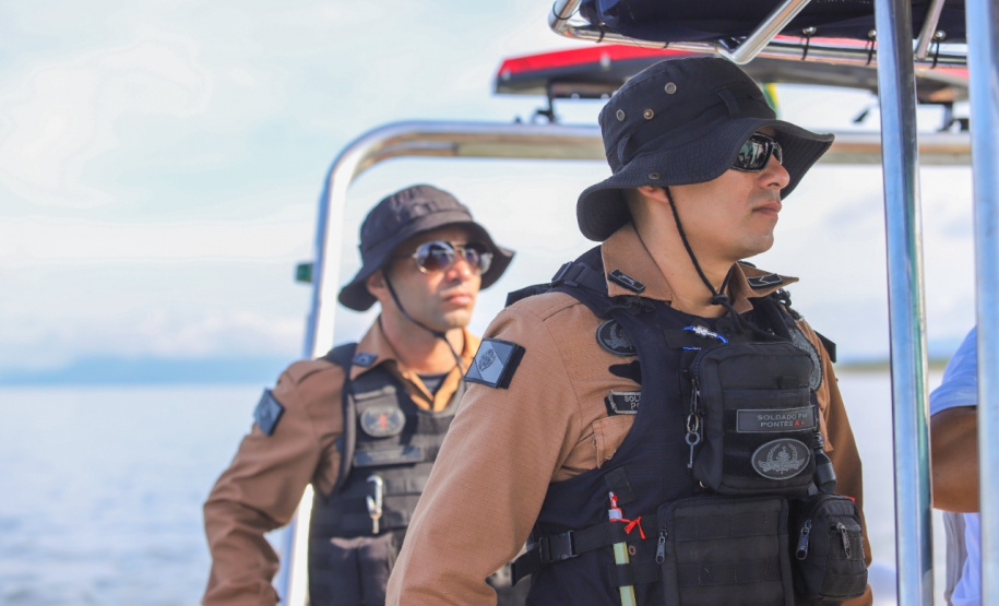 Comunidades que vivem em ilhas e áreas isoladas da Costa Leste do Paraná recebem atenção especial da PM