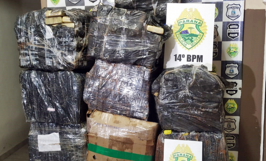 Em Foz do Iguaçu (PR), PM apreende mais de 400 quilos de maconha que estava escondida em carga de arroz