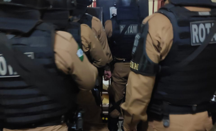 PM de Londrina (PR) libera agente penitenciário feito refém na Penitenciária Estadual