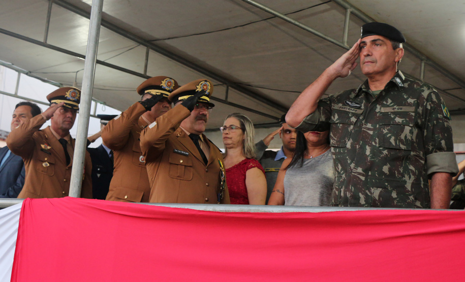 Regimento de Polícia Montada da PM celebra passagem de comando durante solenidade militar em Curitiba