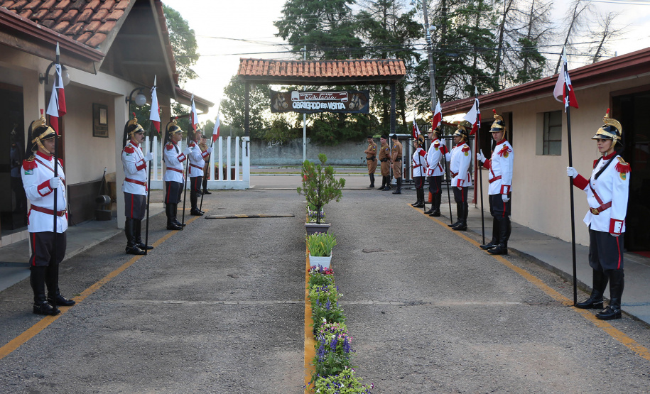 Regimento de Polícia Montada da PM celebra passagem de comando durante solenidade militar em Curitiba