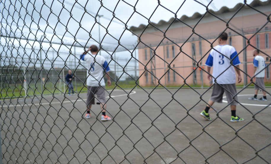 Presos da Penitenciária Estadual de Ponta Grossa disputam campeonato de futsal