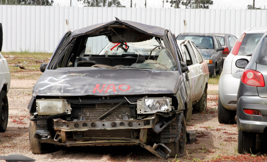Secretário coronel Marinho visita pátio de veículos inservíveis em São José dos Pinhais
