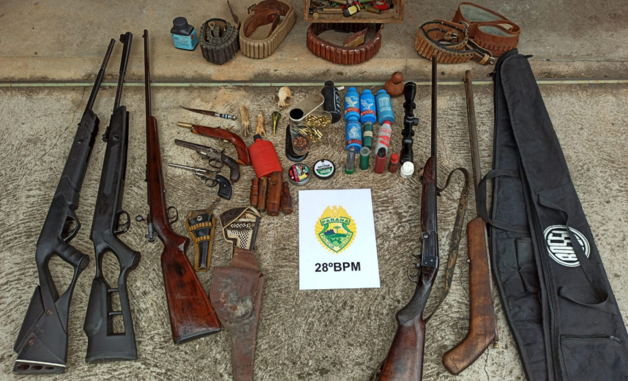Oito armas são apreendidas e três pessoas são encaminhadas no Sudeste do estado pela PM em situações distintas