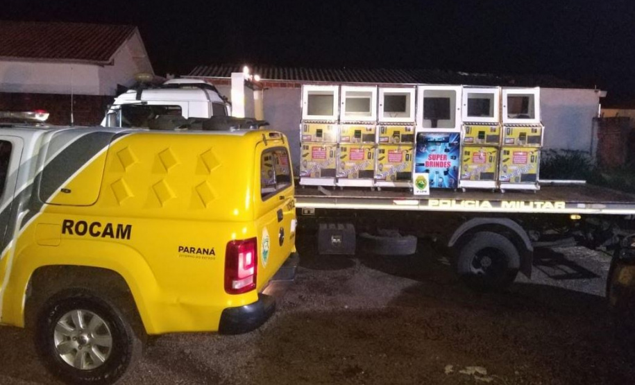 Em Cianorte (PR), PM apreende seis máquinas caça-níqueis e encaminham dois homens para Delegacia