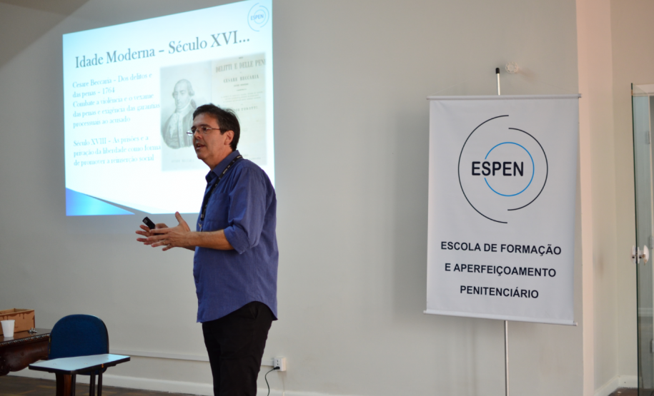 Candidatos ao cargo de agentes penitenciários concluem curso de formação