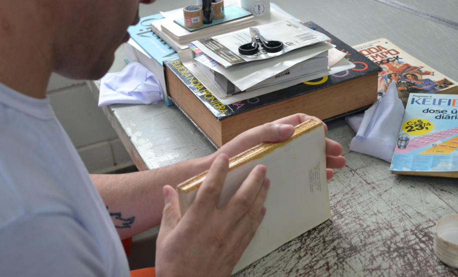 Hospital de Livros muda a vida de detentos em Ponta Grossa