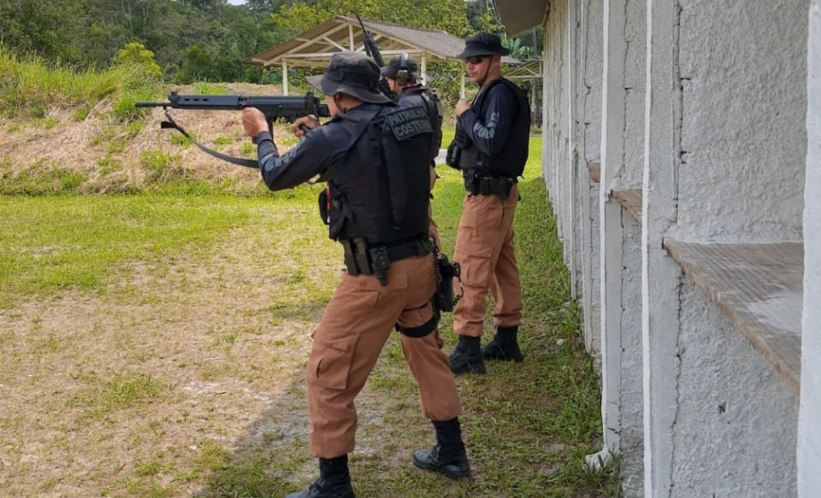 Patrulha Costeira promove curso de capacitação para utilização do Fuzil 7,62 no Litoral do estado