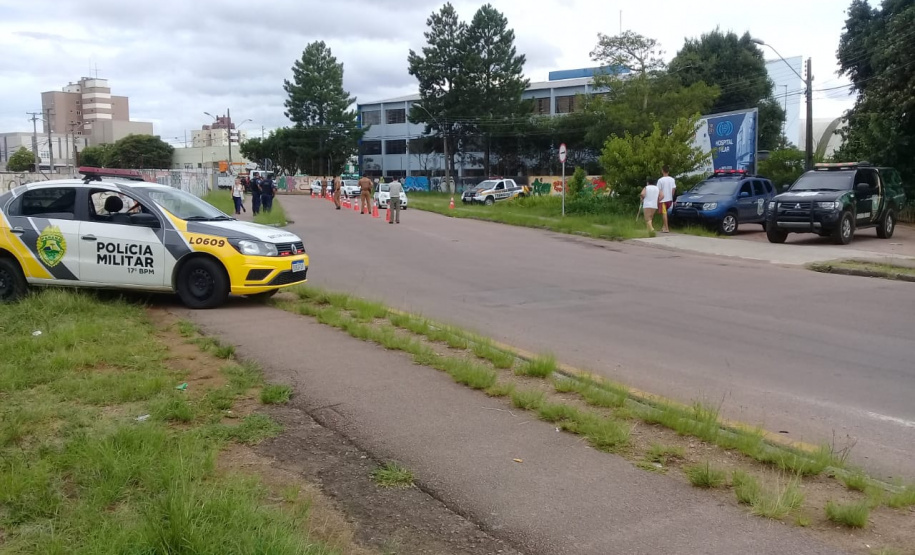 Em Fazenda Rio Grande, na RMC, PM e outros agentes de segurança desencadeiam a Operação Unindo Forças I e abordam mais de 100 pessoas