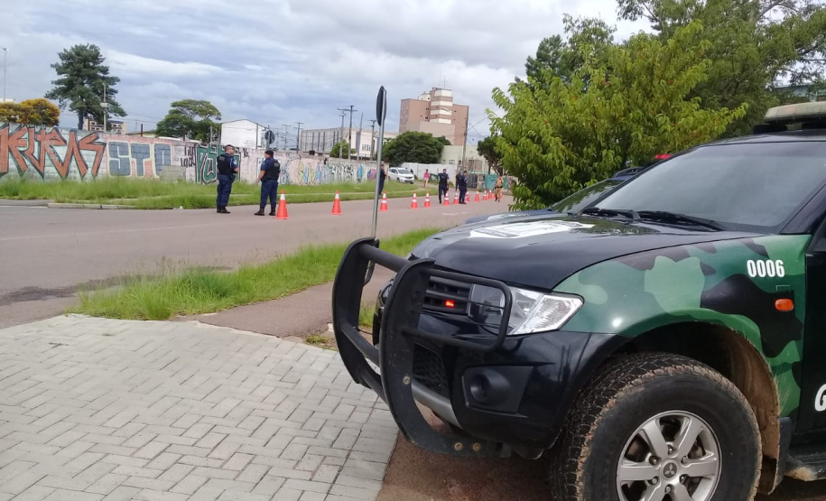 Em Fazenda Rio Grande, na RMC, PM e outros agentes de segurança desencadeiam a Operação Unindo Forças I e abordam mais de 100 pessoas