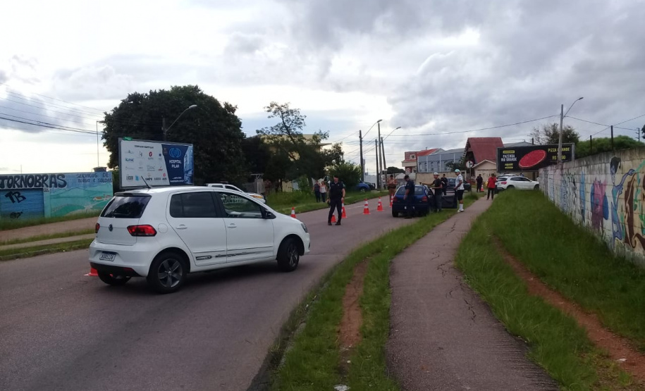 Em Fazenda Rio Grande, na RMC, PM e outros agentes de segurança desencadeiam a Operação Unindo Forças I e abordam mais de 100 pessoas