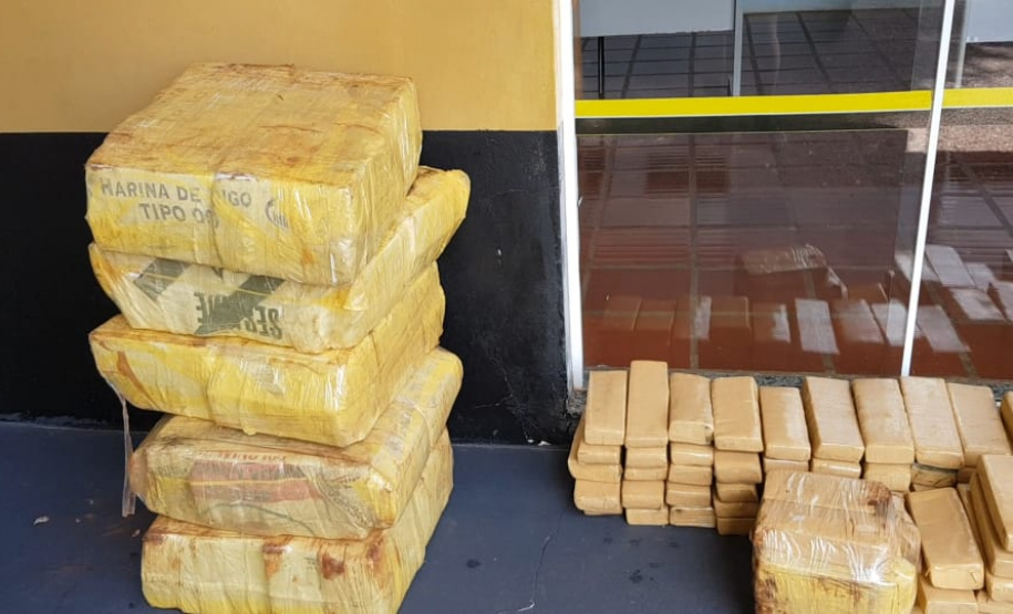 Meia tonelada de maconha é apreendida pelo Batalhão Rodoviário em Cascavel (PR)