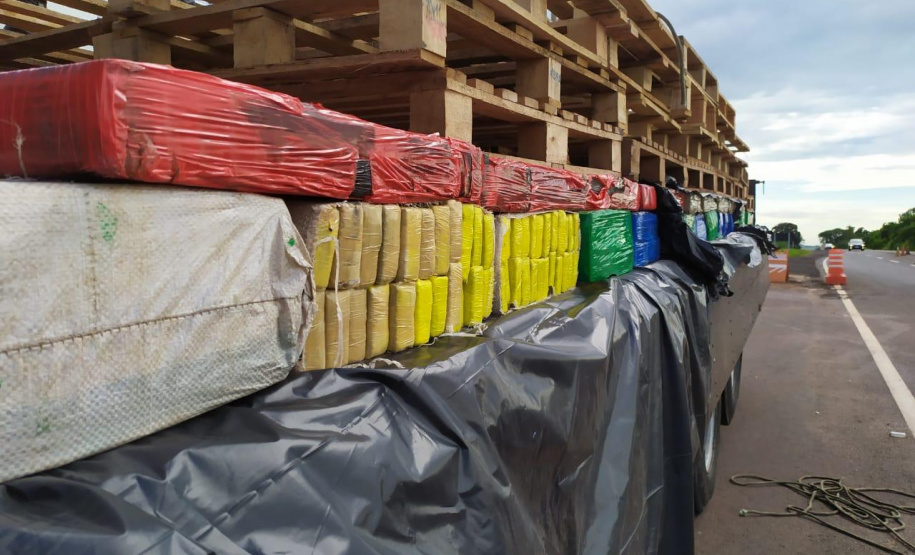 Polícia Rodoviária encontra 3,5 toneladas de maconha escondida em carga de paletes no Noroeste do estado