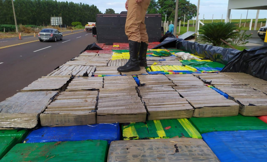 Polícia Rodoviária encontra 3,5 toneladas de maconha escondida em carga de paletes no Noroeste do estado