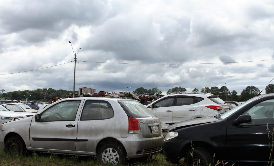 Secretário coronel Marinho visita pátio de veículos inservíveis em São José dos Pinhais