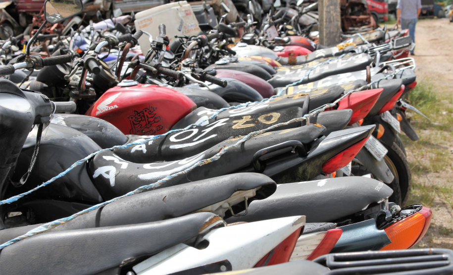 Secretário coronel Marinho visita pátio de veículos inservíveis em São José dos Pinhais